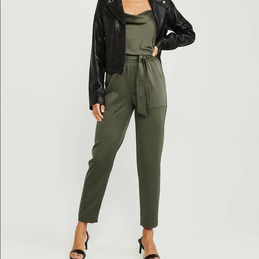 New Abercrombie & Fitch Satin Belted Taper Pants